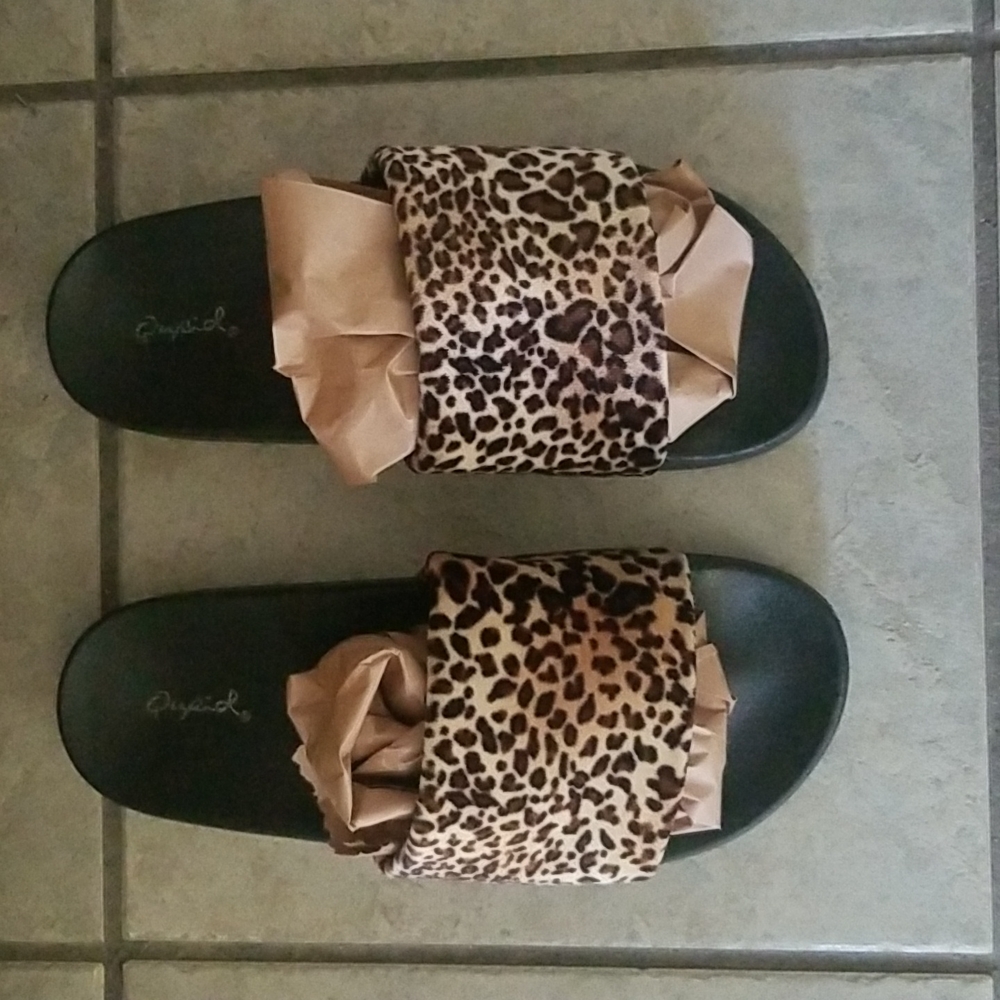 Leopard Slides - Picture 2 of 7